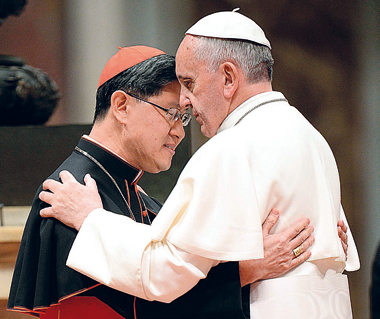 Nella foto: il Card. Louis Antonio Tagle, arcivescovo di Manila con Papa Francesco 