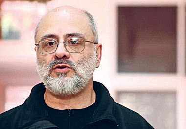 In foto: Padre Diego Fares.