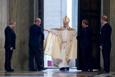 Papa Francesco apre la Porta santa