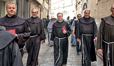 Fra Francesco Patton con alcuni confratelli