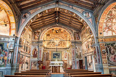 L'interno della chiesa di San Bernardino a Lallio