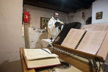 Frédéric Vermorel nella cappella del santuario di Sant’Ilarione
