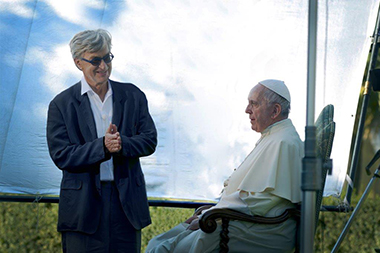 Il regista Wim Wenders con papa Francesco