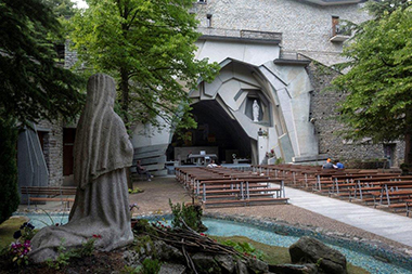 La grotta sotto la basilica mariana