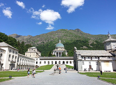 Il chiostro del Santuario di Oropa