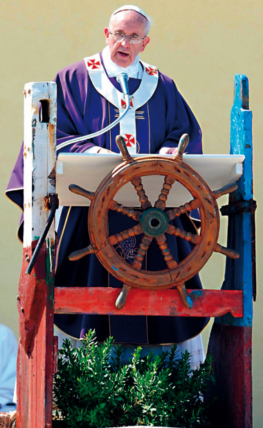 L'altare del Papa a Lampedusa