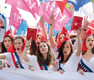 Contro i matrimoni omesessuali: manifestazione in Francia a difesa della famiglia
