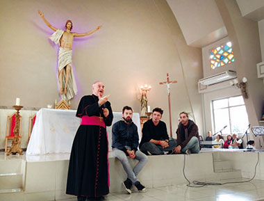 durante una testimonianza in Brasile, con monsignor Vincenzo Paglia, presidente del Pontificio consiglio per la famiglia.