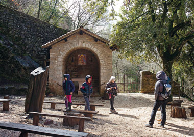 Eremo delle carceri - Qui Francesco si ritirava per pregare e meditare. Si trova a quattro chilometri da Assisi, nei pressi ci sono anche alcune grotte naturali
