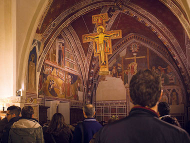 Crocifisso di San Damiano -  Davanti al crocifisso il santo ricevette lâ€™indicazione: Â«Vaâ€™ e ripara la mia casaÂ». Rappresenta il Cristo glorioso, vivo.