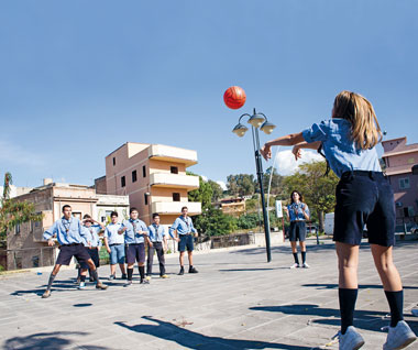 scout che giocano a pallavolo